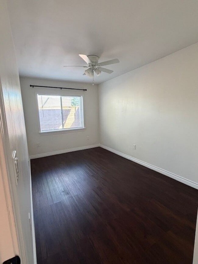 Building Photo - 11432 Hadley St