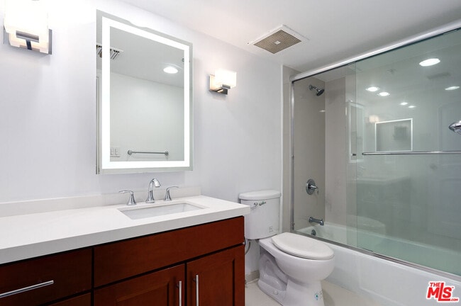 Building Photo - 10660 Wilshire Blvd