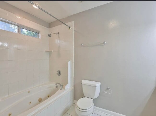 Building Photo - 2093 Greenwood Dr