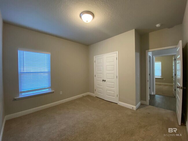 Building Photo - 9102 Diamante Blvd