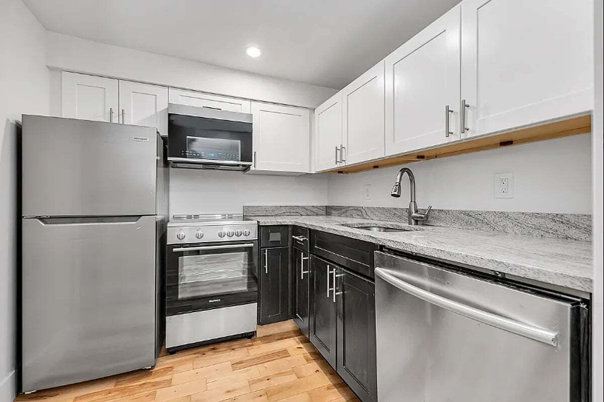 Building Photo - 404 W 22nd St