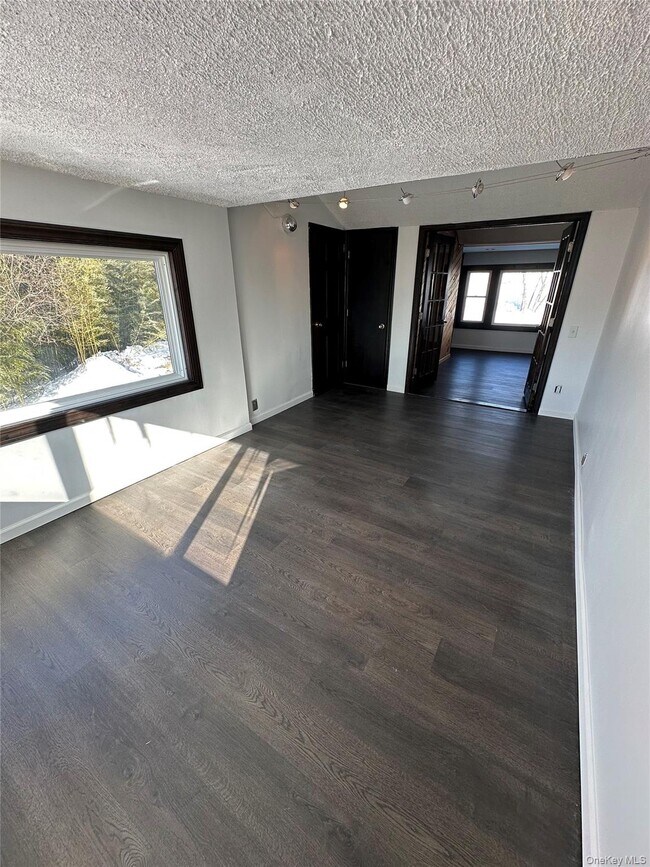 Building Photo - 69 Montrose Dr