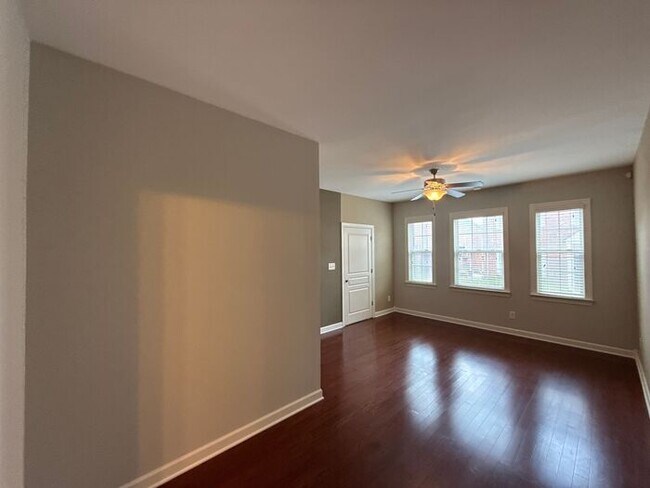 Building Photo - Avenues at Ayrsley