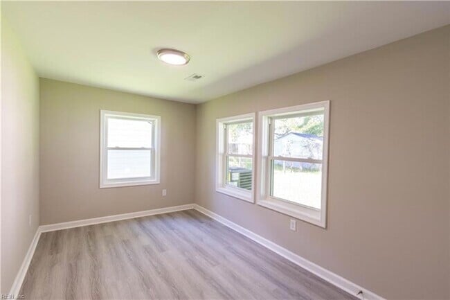 Building Photo - 55 Phelps Cir