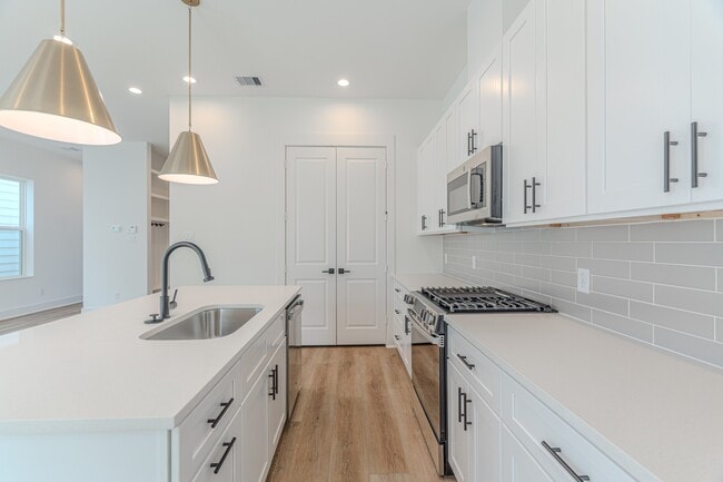 Building Photo - 7707 Inwood Grv Ln