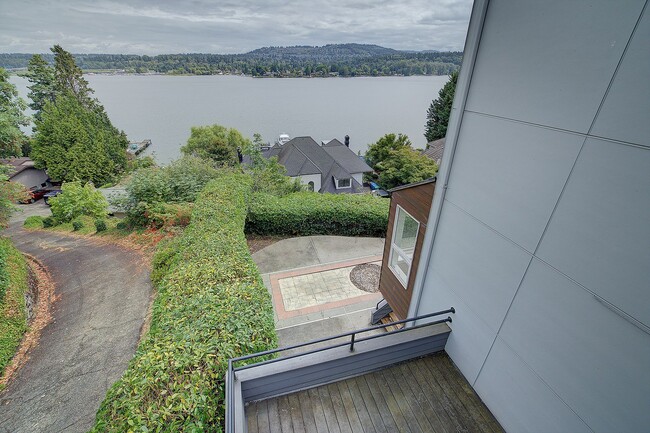 Building Photo - 4bd/3.5ba Mercer Island Home