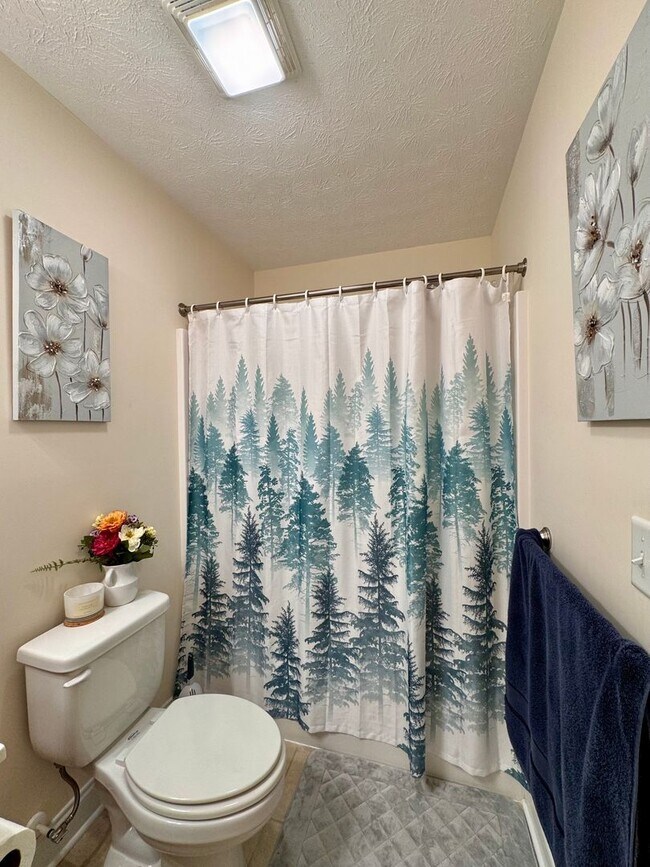 Building Photo - Townhouse for Rent in Spring Oaks!