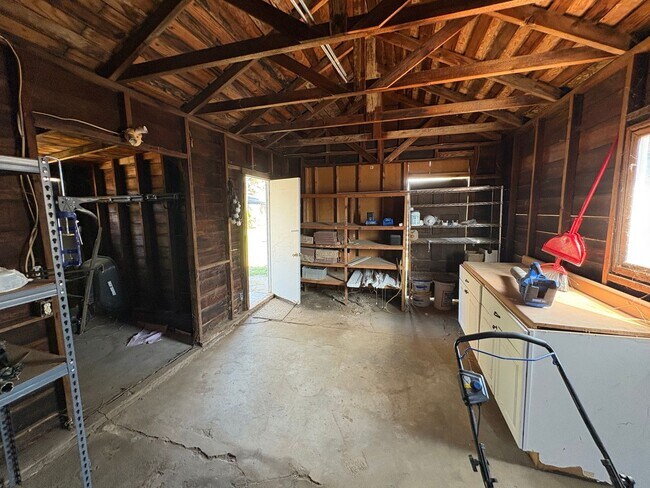 Building Photo - Beautiful 2 Story home Available coming soon!, pet friendly!