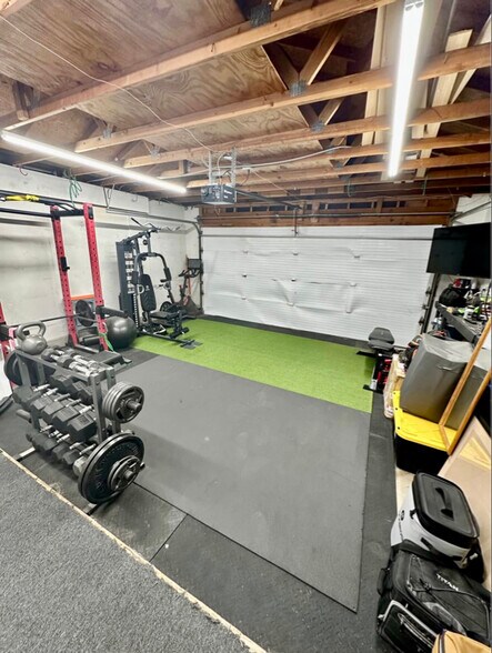 Building Photo - 921 Hackamore St