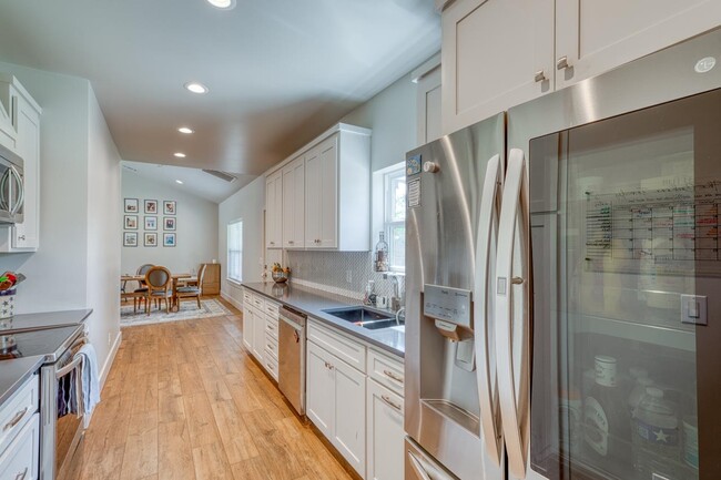 Building Photo - 1304 Prairie Creek Dr