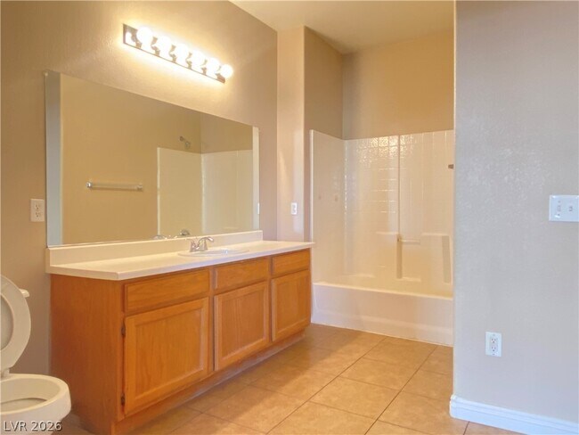 Building Photo - 3400 Cabana Dr