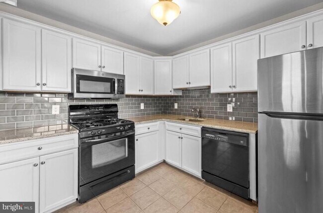 Building Photo - 3204 Danbury Ct