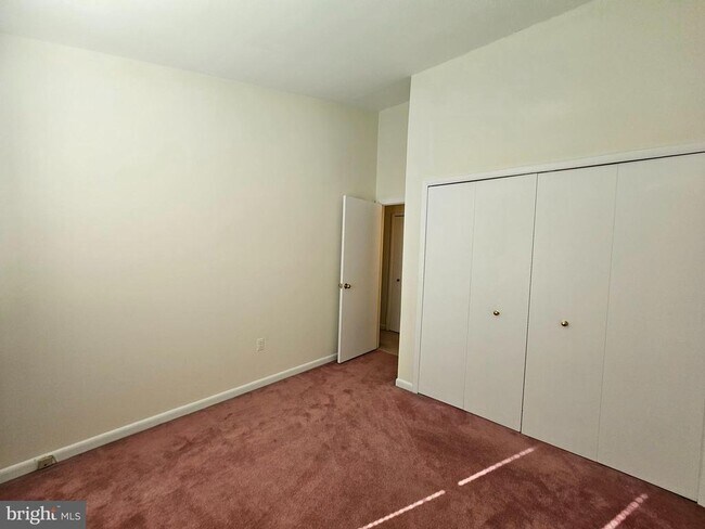 Building Photo - 6908-6910 Ten Timbers Ln