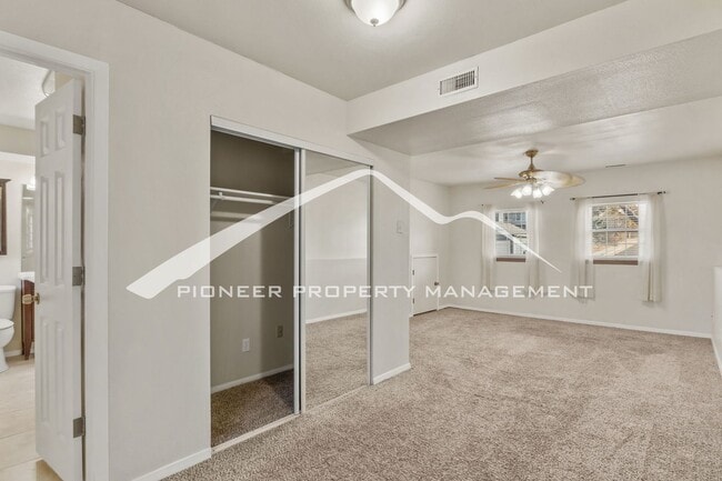 Building Photo - Huge Yard, Great Views, Perfect Location. ...