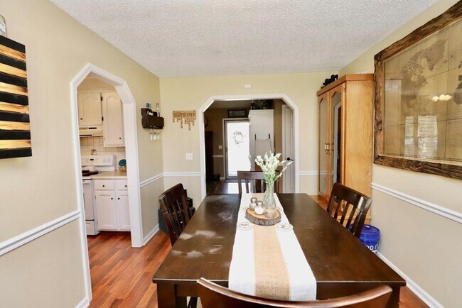 Building Photo - 2415 Edmunds Dr