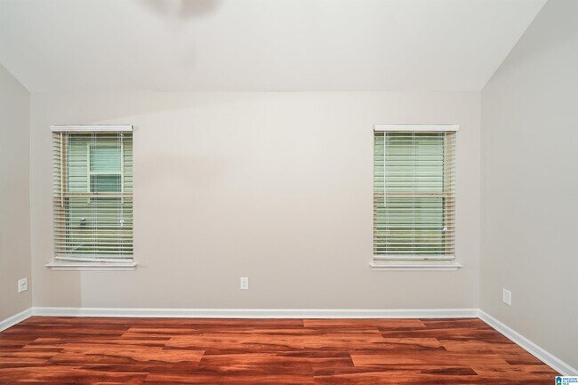 Building Photo - 4849 Cove Ln