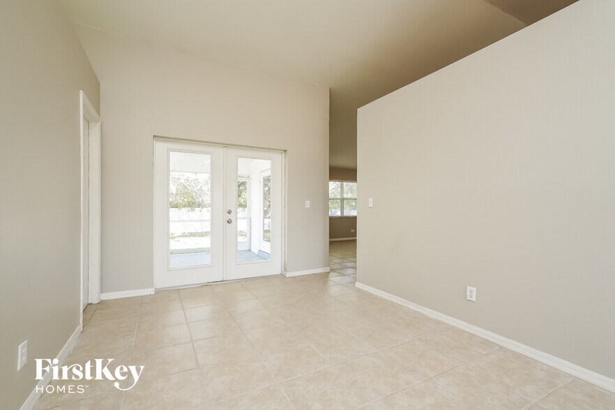 Building Photo - 1828 SW 3rd Pl