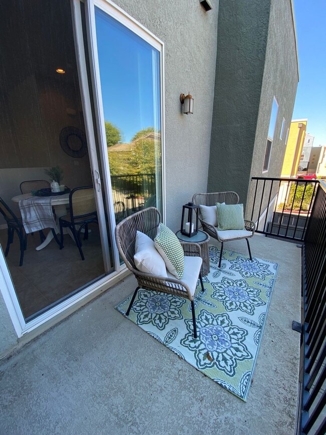 Building Photo - Contemporary 3 Bedroom Capital Village Townhome