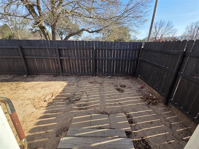 Building Photo - 302 Carson Cir