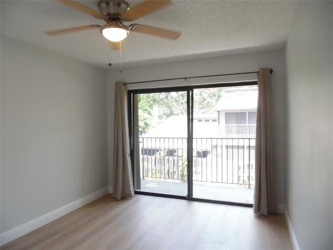 Building Photo - 4013 SW 68th Ln