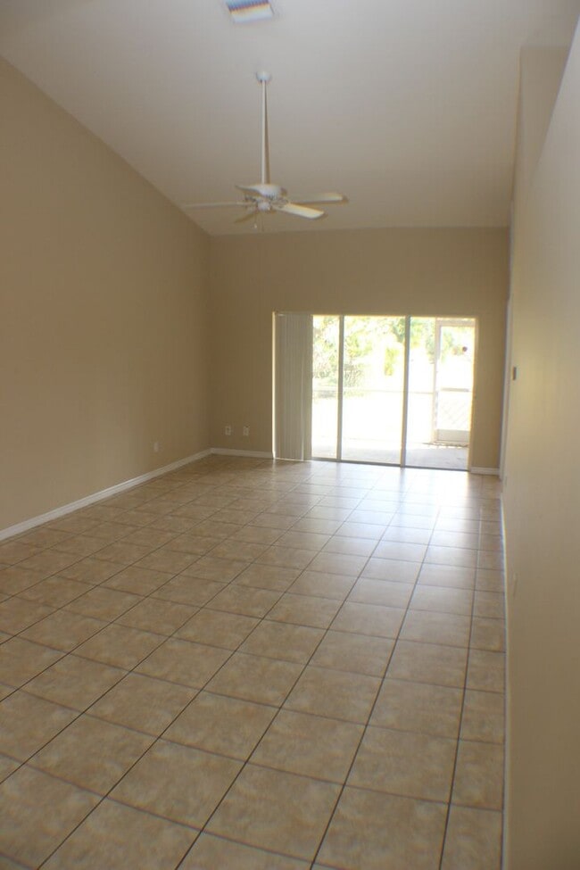 Building Photo - 4131 SW Santa Barbara Pl