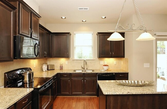 Building Photo - 419 Manchester Park Ln