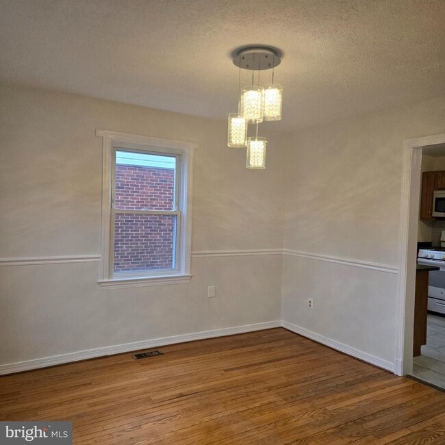 Building Photo - 8 Mannakee St