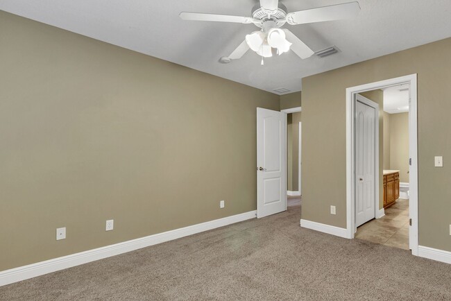 Building Photo - 3 Bedroom- 3 Full bath Small Pet Friendly ...
