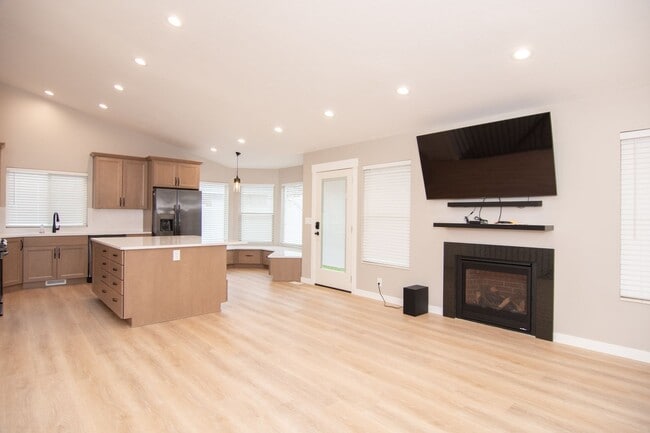 Building Photo - Bountiful Home w/ 2 Car Garage, EV Charger, & Updated Remodeling