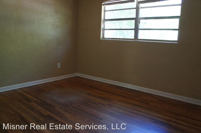 Building Photo - 3 br, 1 bath House - 413 NE 44th Street