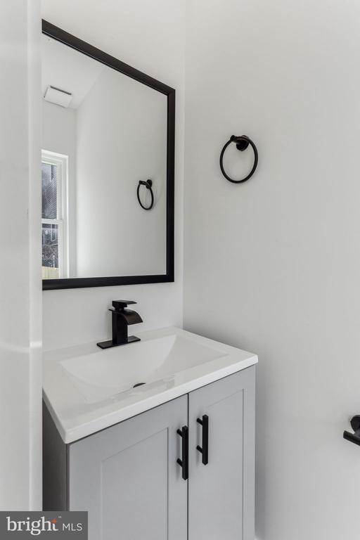 Building Photo - 1010 W Arizona St