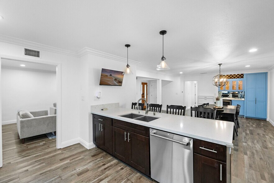 Building Photo - 1581 Baker St