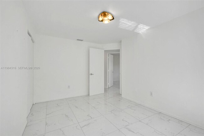 Building Photo - 10065 Bay Harbor Terrace