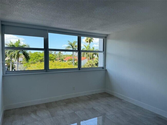 Building Photo - 2 bedroom in north miami Beach FL 33160