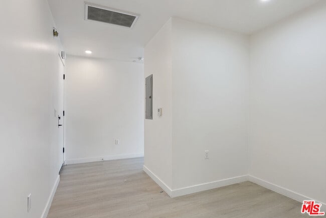 Building Photo - 1124 Normandie Ave