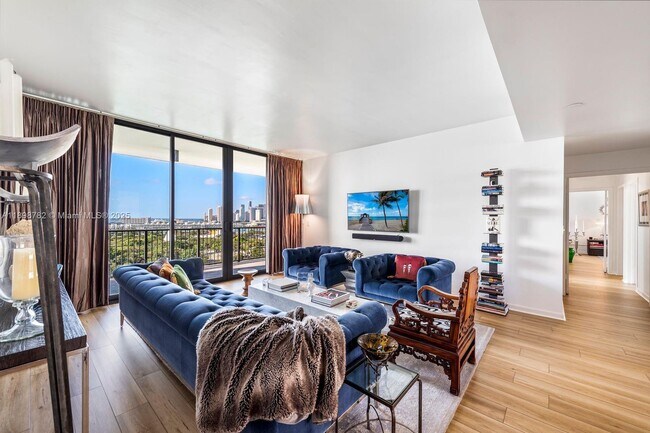 Building Photo - 1000 Venetian Way