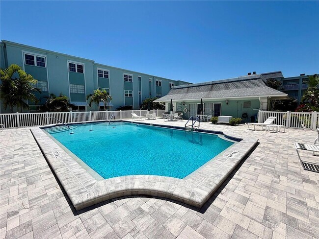 Building Photo - 1706 Belleair Forest Dr