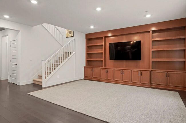 Building Photo - WOW!  Former Roseville Model Home 4/3 + SOLAR!  Please read entire ad for viewings!