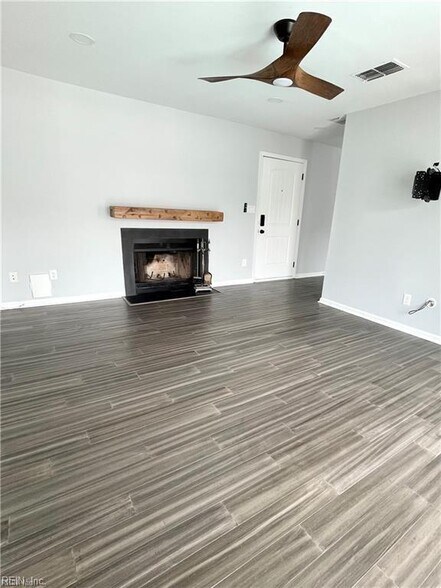 Building Photo - 620 Shoreham Ct