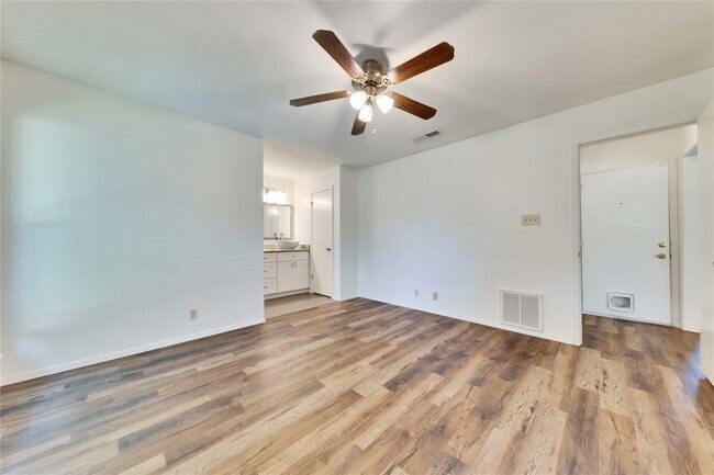 Building Photo - 3411 Monument Dr