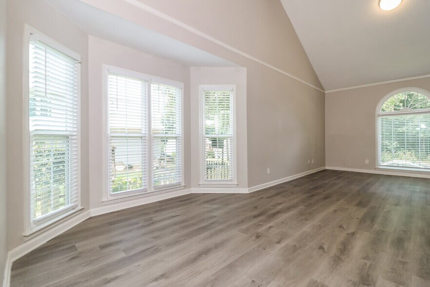 Building Photo - 739 Glenspring Dr