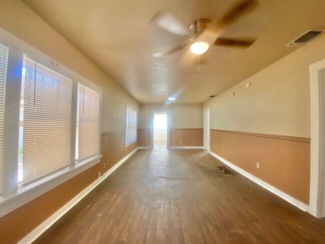 Building Photo - 720 S 11th St