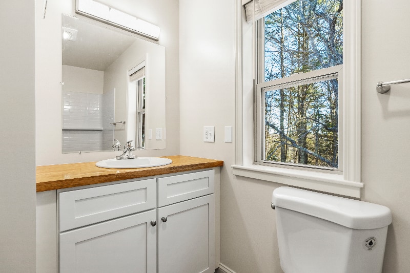 Building Photo - 17 Ice Pond Rd