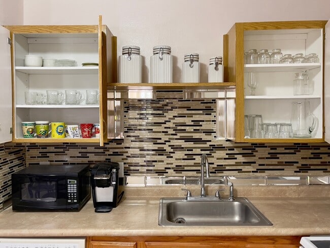 Building Photo - 64 Pine Track