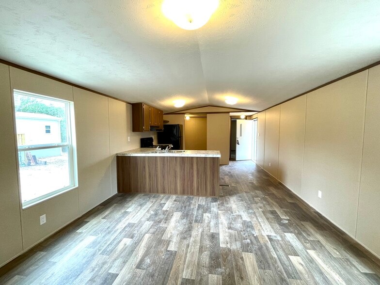Building Photo - 459 Clay Ridge