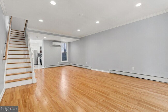Building Photo - 1102 Trinidad Ave NE