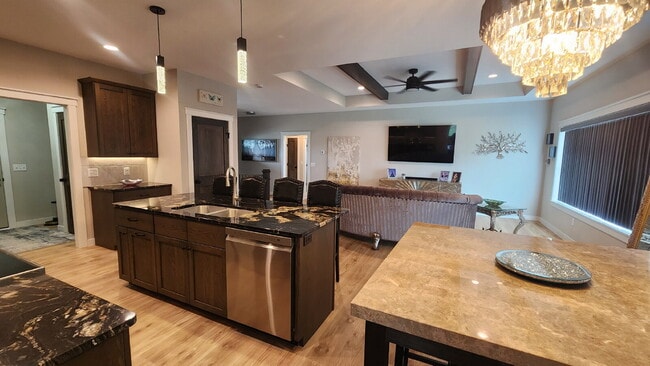 Building Photo - 5 Bedroom, 3 Full Bathroom House with 3 Ca...