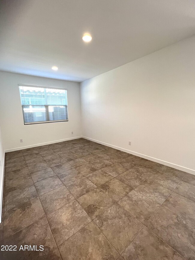 Building Photo - 16943 W Las Palmaritas Dr