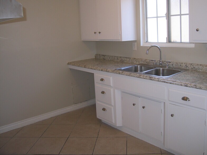 Building Photo - 2378 Chanslor St