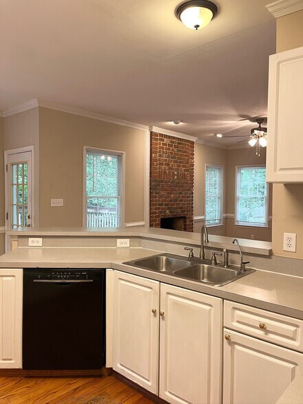kitchen - 8601 Abbotsbury Ct